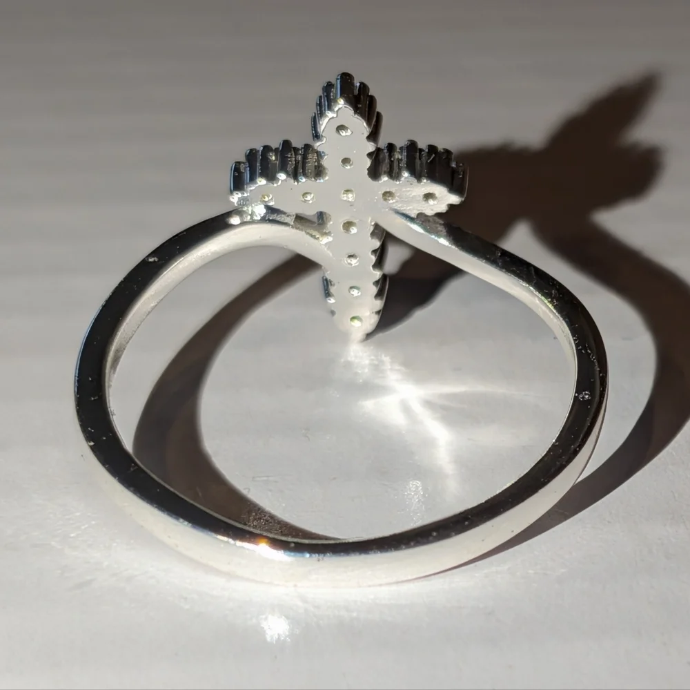 925 Sterling Silver Sparkling diamond Cross Design ring sz 7